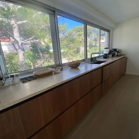 Cap D Contemporaine Pied Dans L Eau Antibes