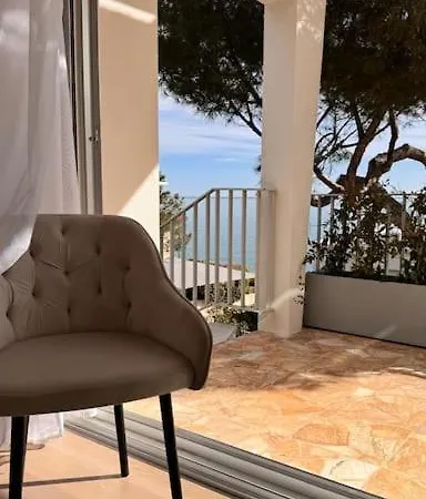 Cap D Contemporaine Pied Dans L Eau