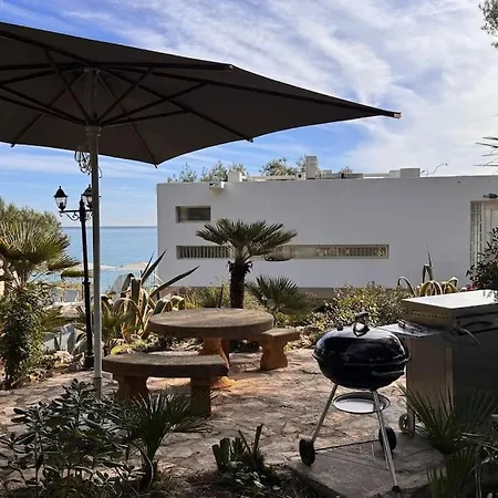 Cap D Contemporaine Pied Dans L Eau Antibes