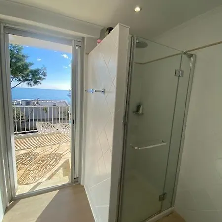 Villa Cap D Contemporaine Pied Dans L Eau Antibes