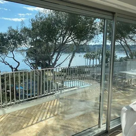 Cap D Contemporaine Pied Dans L Eau