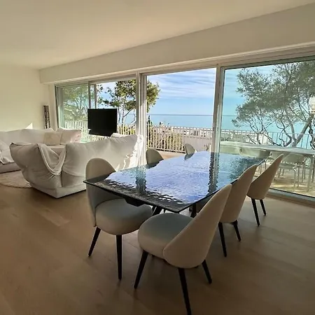 Villa Cap D Contemporaine Pied Dans L Eau