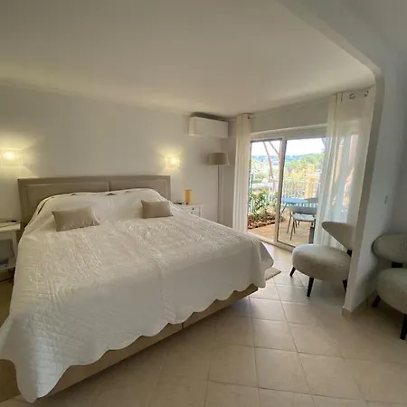 Cap D Contemporaine Pied Dans L Eau 앙티브
