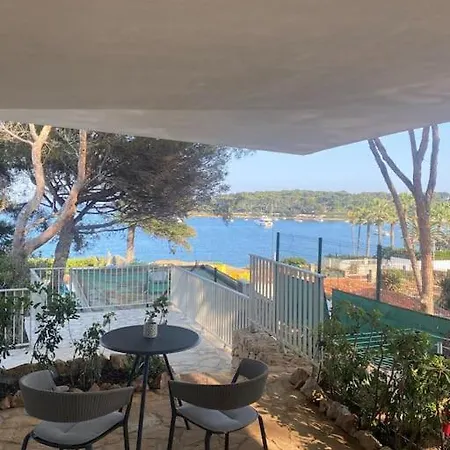 Cap D Contemporaine Pied Dans L Eau Antibes
